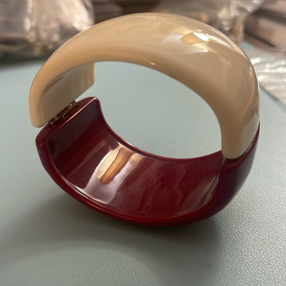 LUCITE CLAMPER BANGLE